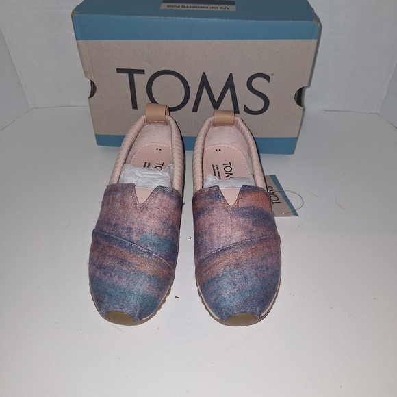 TOMS Multicolor Slip-On Shoes - Picture 2 of 5